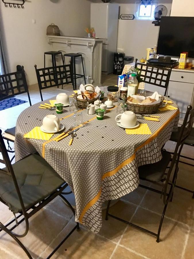 Le Grand Coudreau Acomodação com café da manhã Nazelles-Negron Exterior foto
